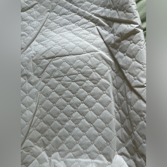 Changing pad. Like new. Smoke free pet free home. Barely used. - Picture 4 of 7